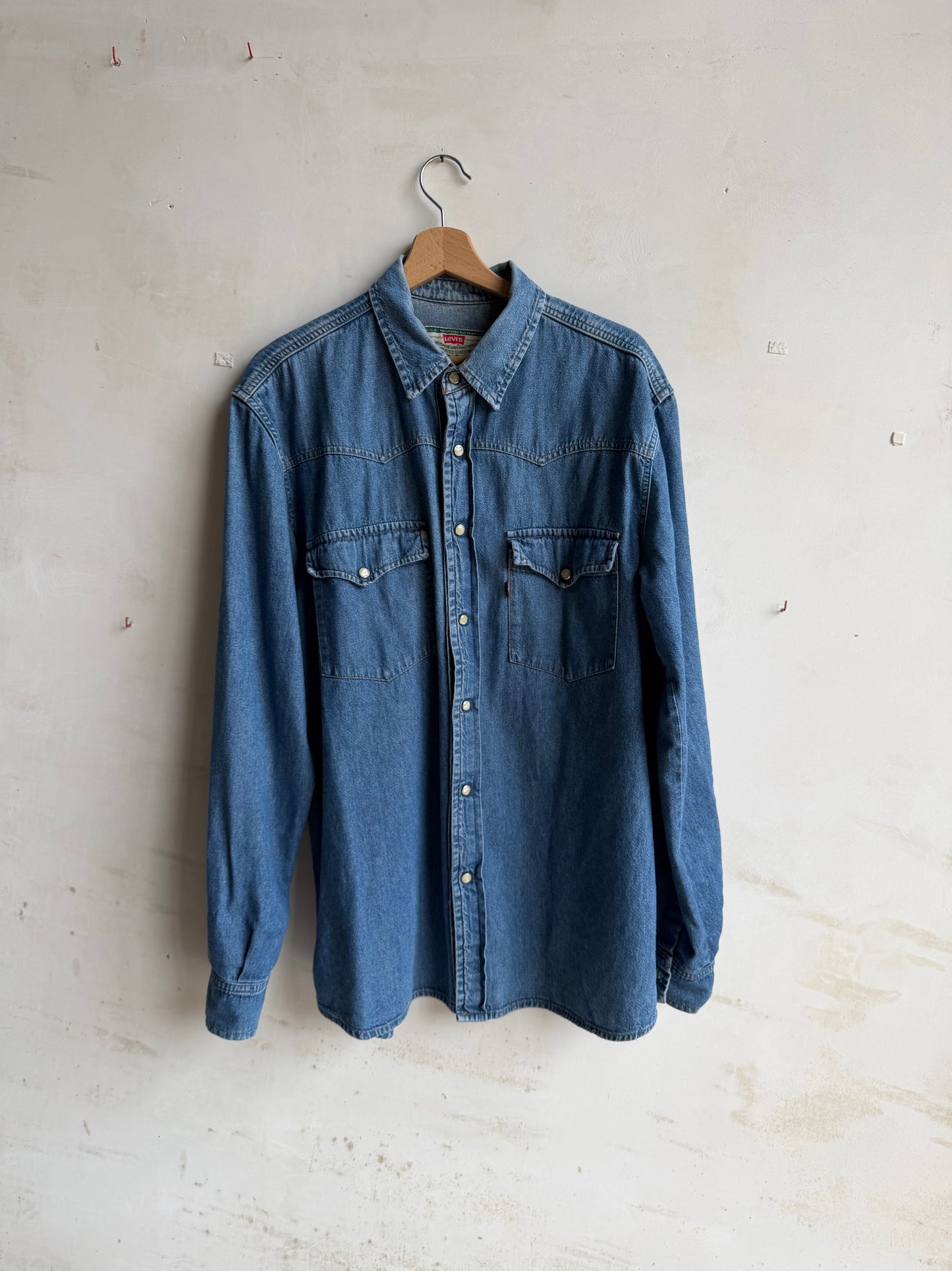 Levis shirt